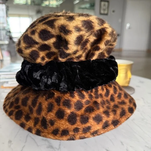 Vintage 1990s Kathy Luker Leopard “Faux Fur” Finish Hat w/ Plush Black Band - Picture 11 of 12